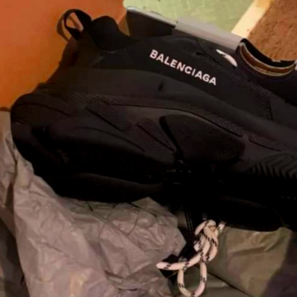 Shoes - Picture 2 of 3